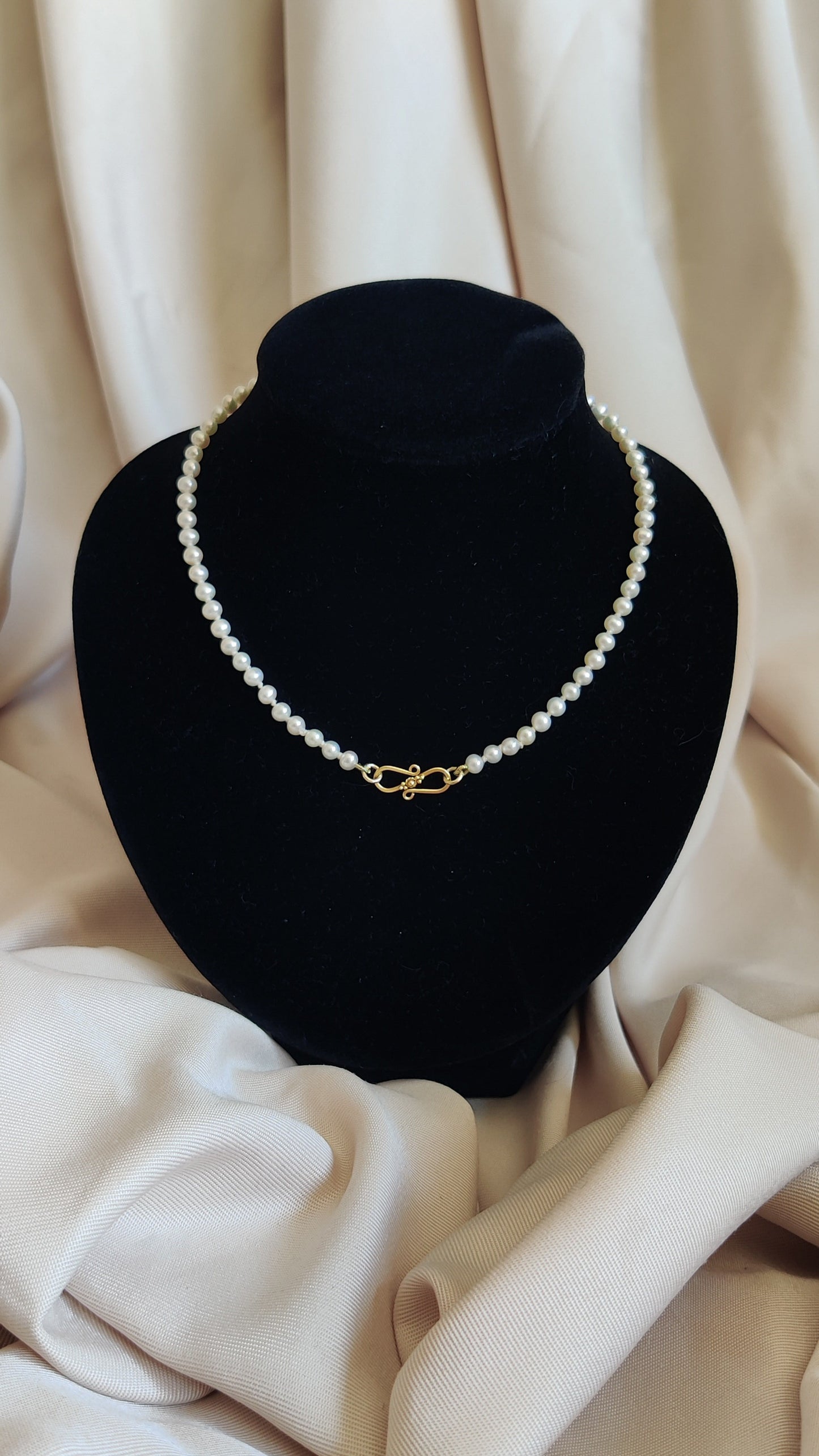 Collier ras de cou en perles et or