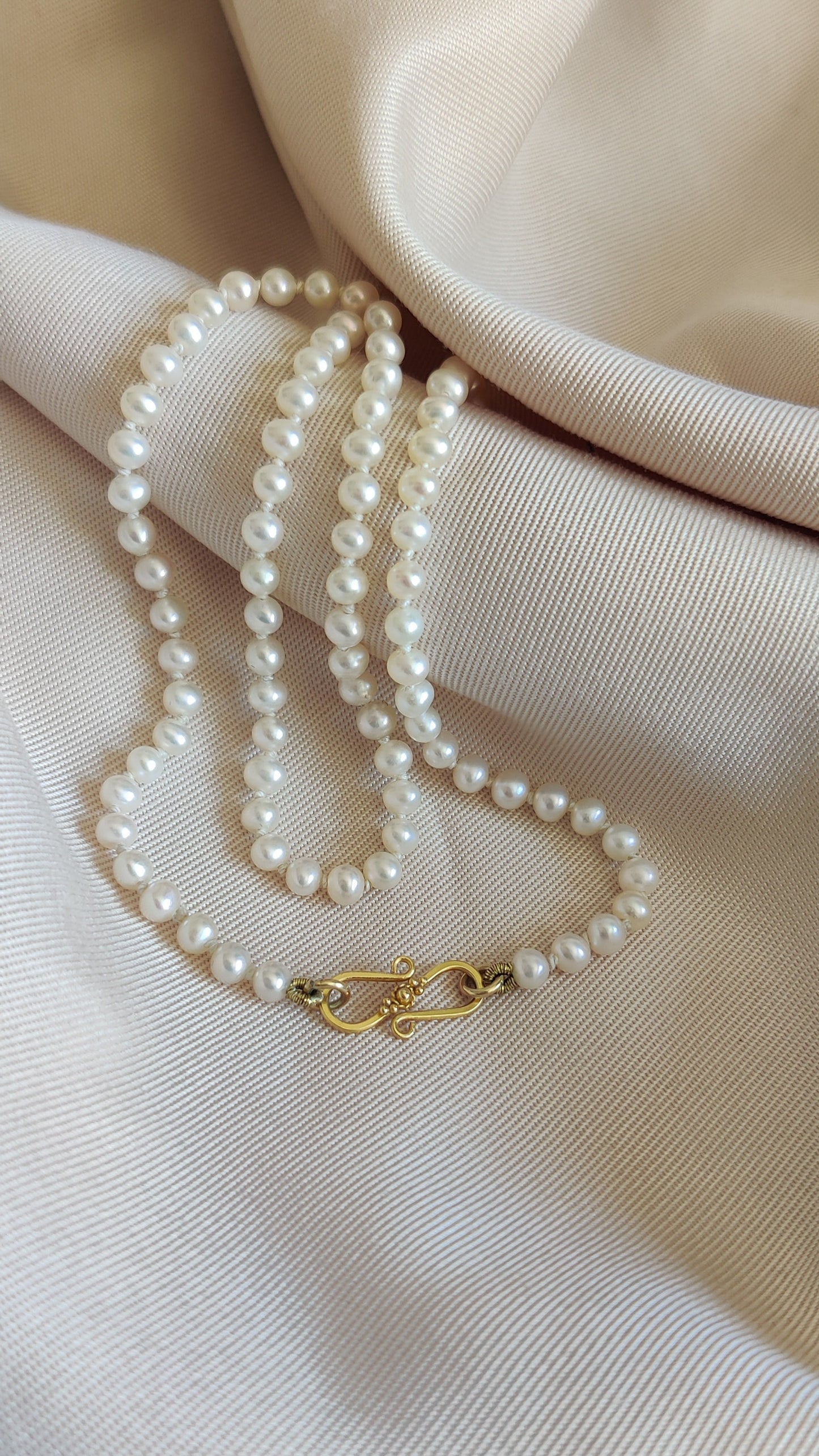 Collier ras de cou en perles et or