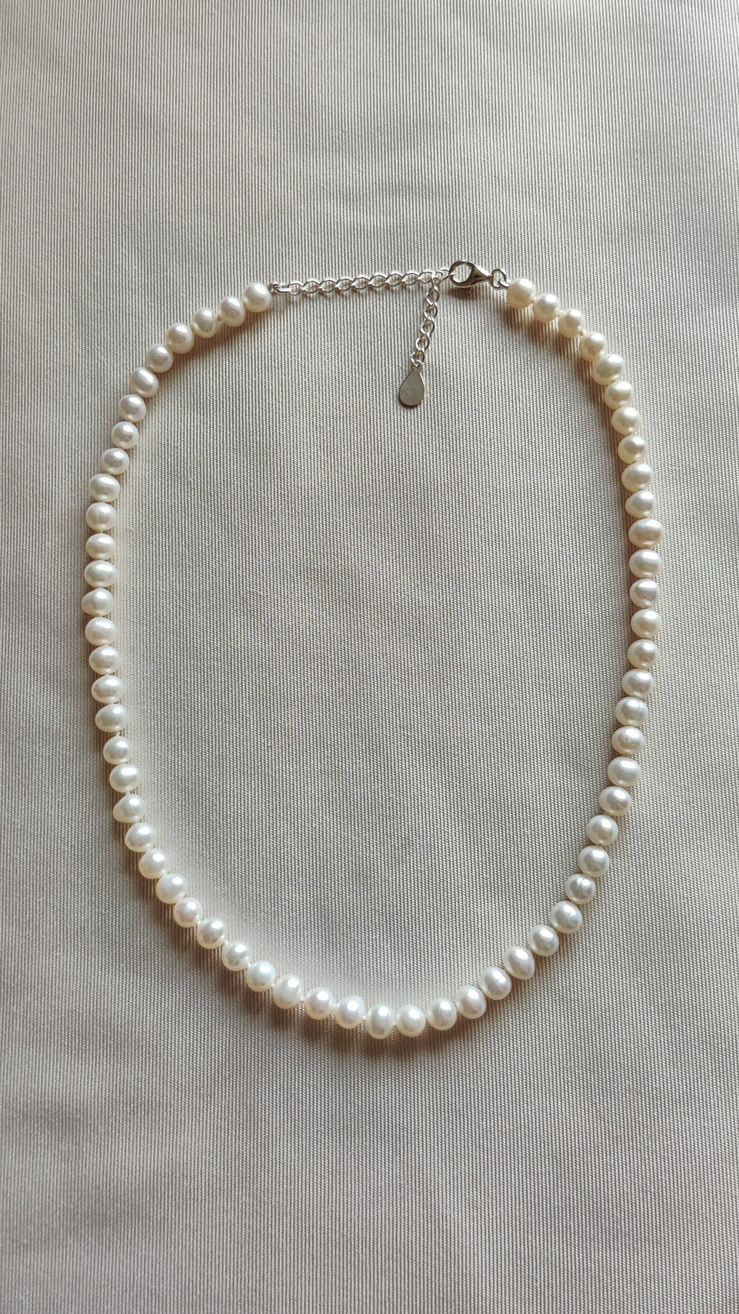 Collier en perles d’eau douce blanches