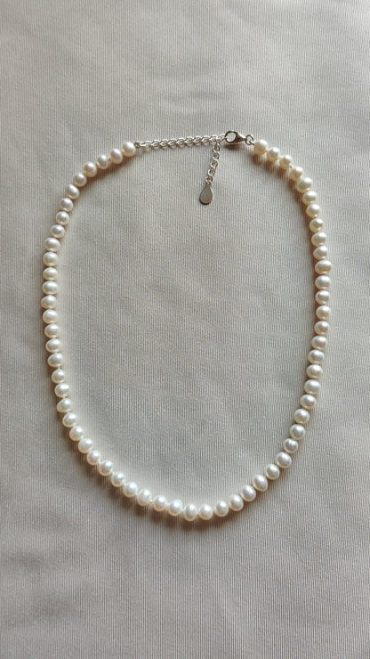 Collier en perles d’eau douce blanches